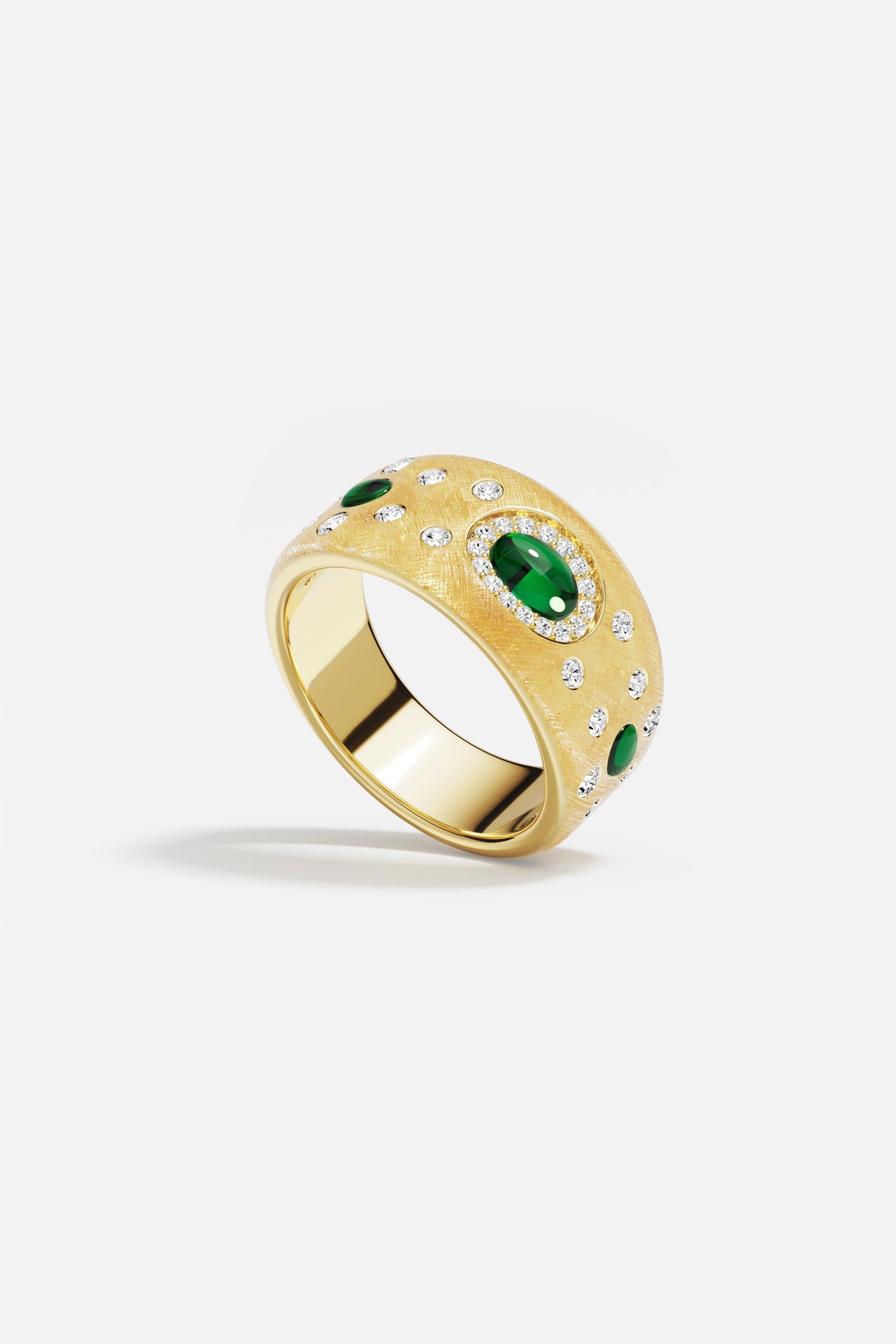 Bague APM, éclats verts constellés, une allure précieuse et audacieuse.