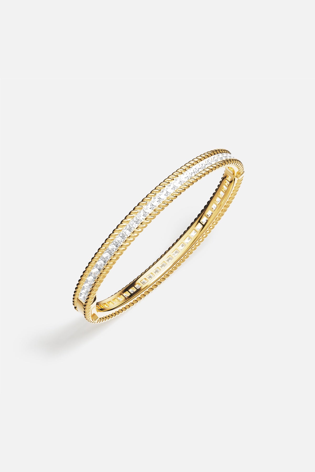 Bracelet APM doré tressé, une ligne de cristaux scintillants pour une élégance intemporelle.