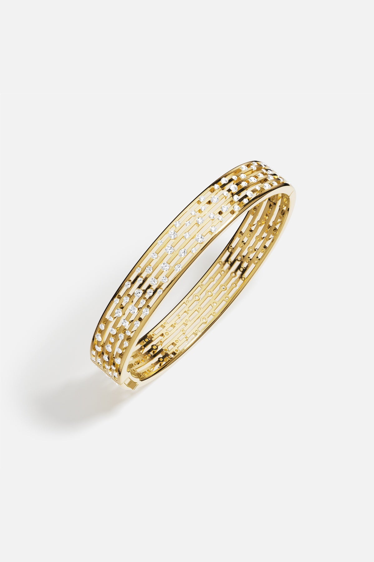 Bracelet APM aux reflets dorés scintillants, une allure moderne et lumineuse au poignet.