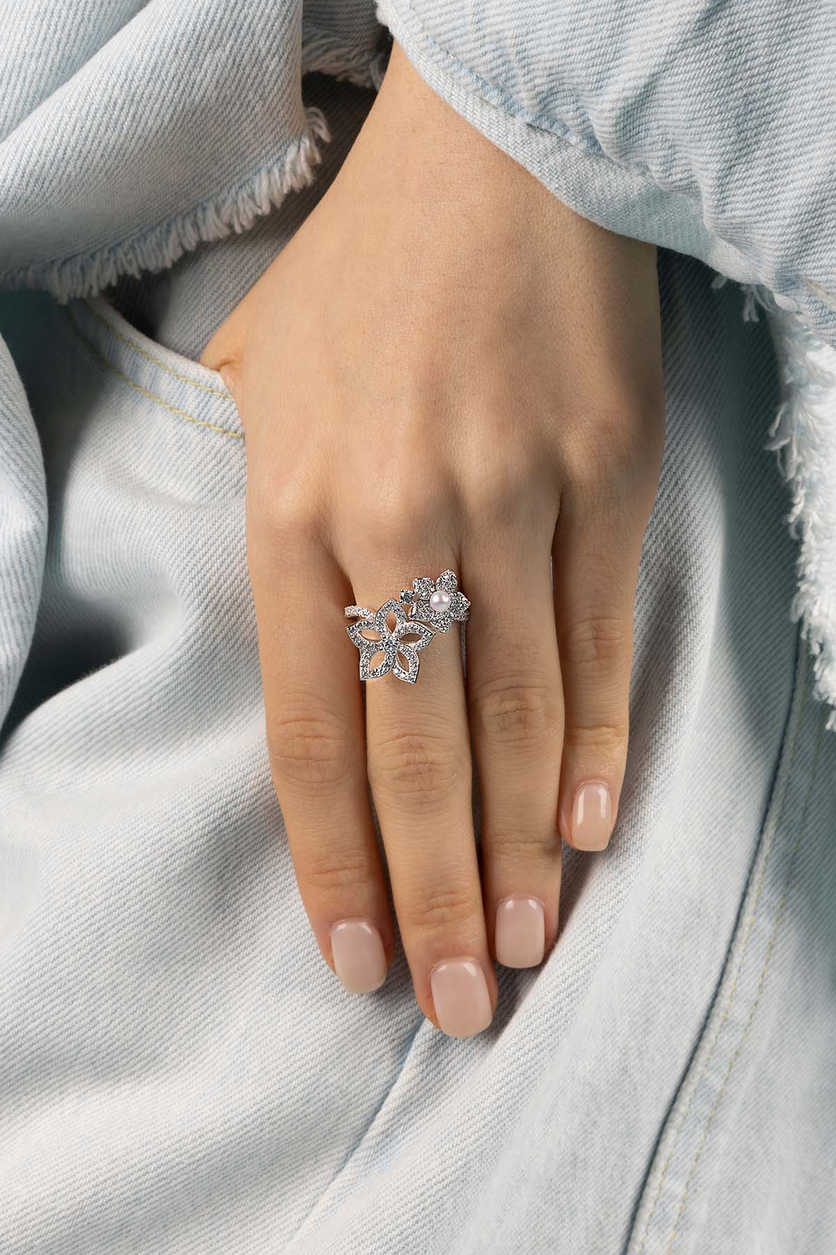 APM Monaco Bague Fleur Avec Perle en Argent