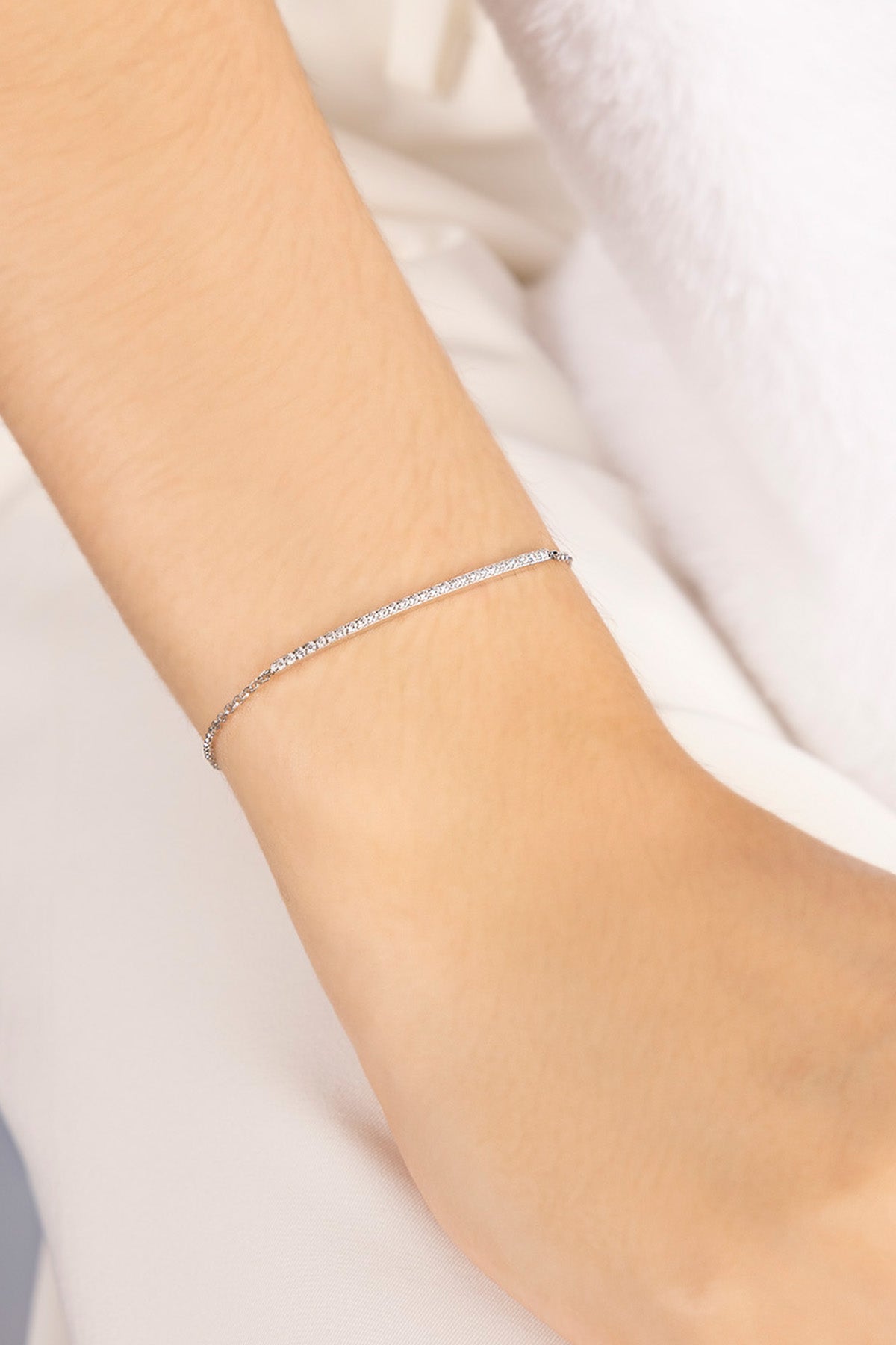 APM Monaco Bracelet Ajustable Linéaire Pavé en Argent