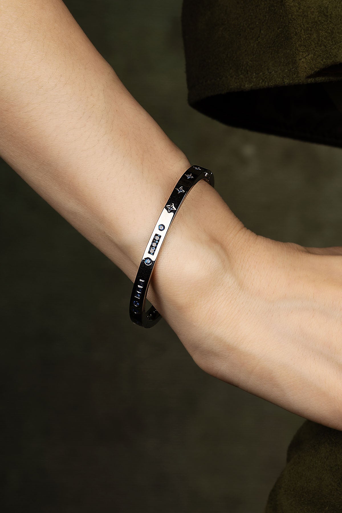 APM Monaco Bracelet Jonc Code Morse Bonheur Bleu  en argent