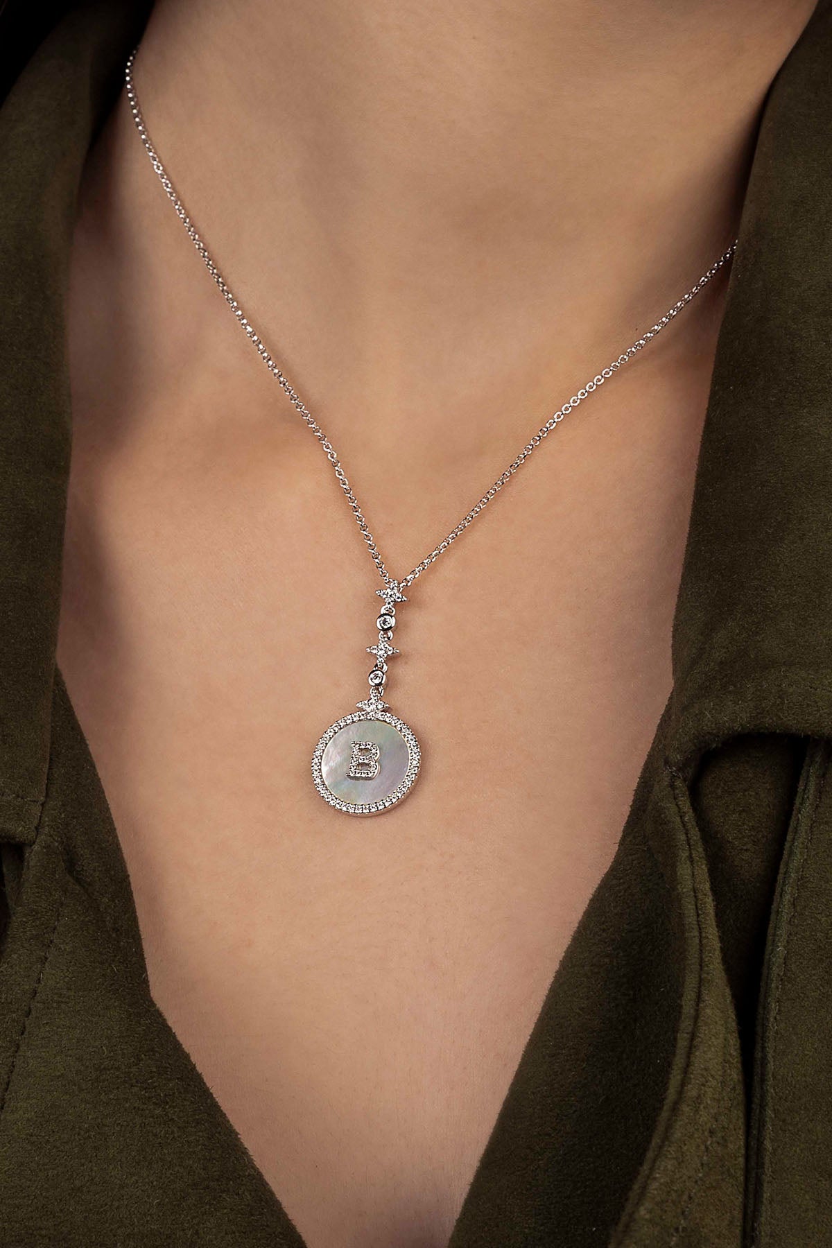 APM Monaco Collier Ajustable Alphabet Eternelle en Argent