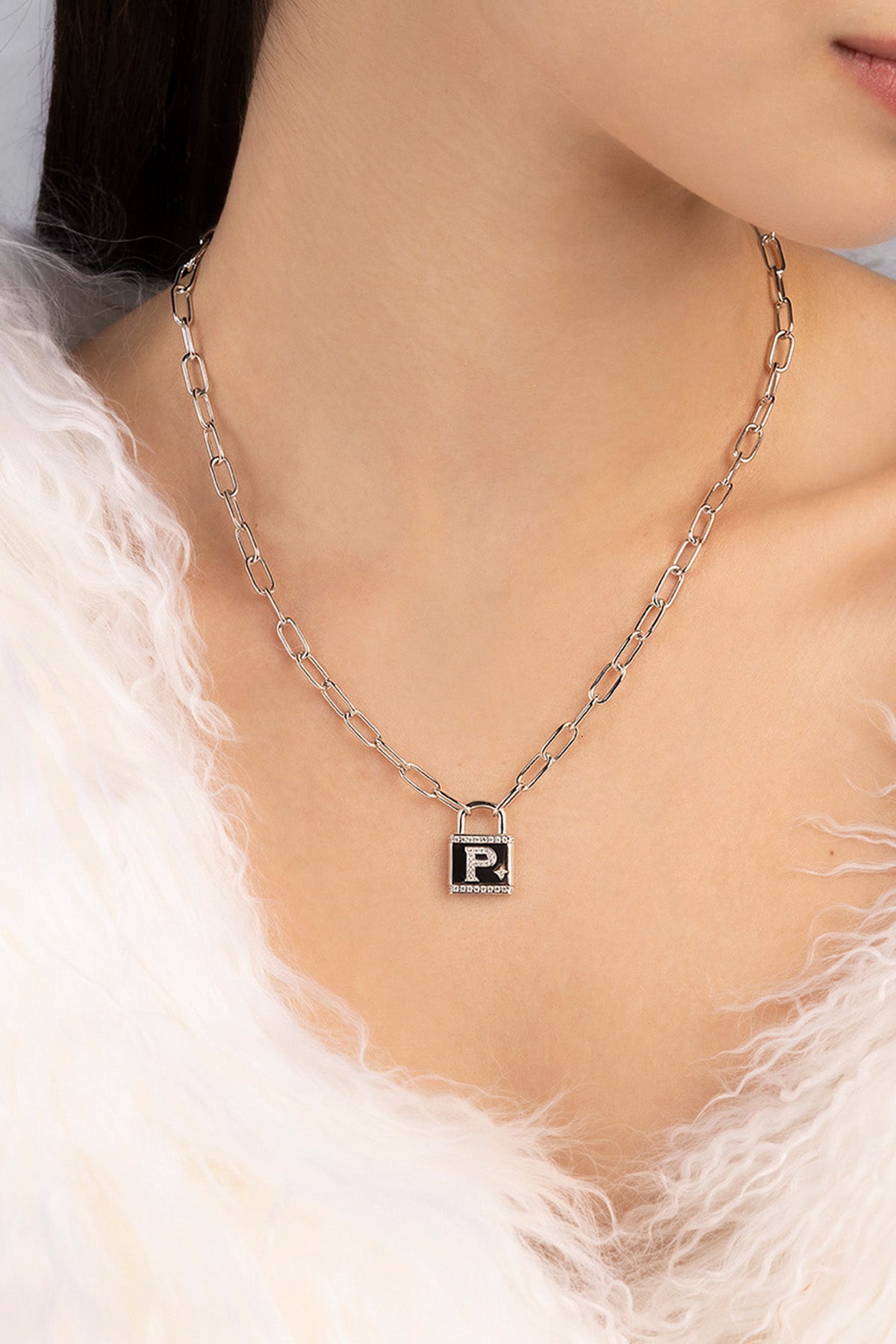 APM Monaco Collier Cadenas Alphabet en Argent