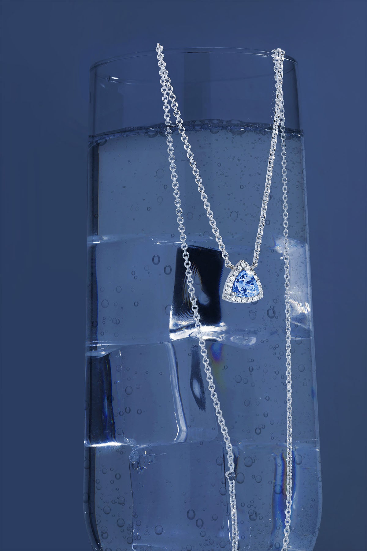 Collier Ajustable Triangle Bleu Pavé - APM Monaco