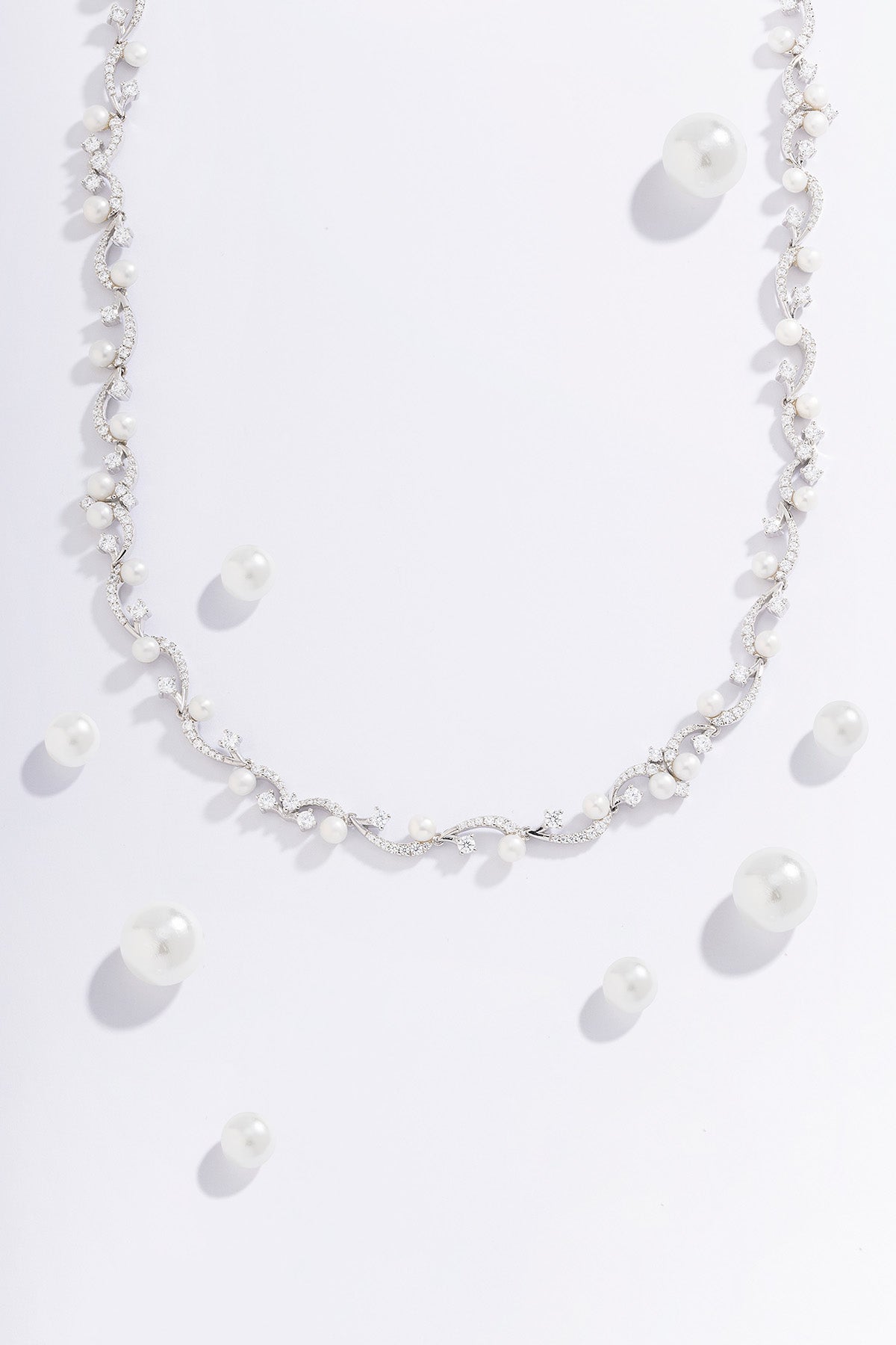 Collier Ajustable Fleurs avec perles - APM Monaco