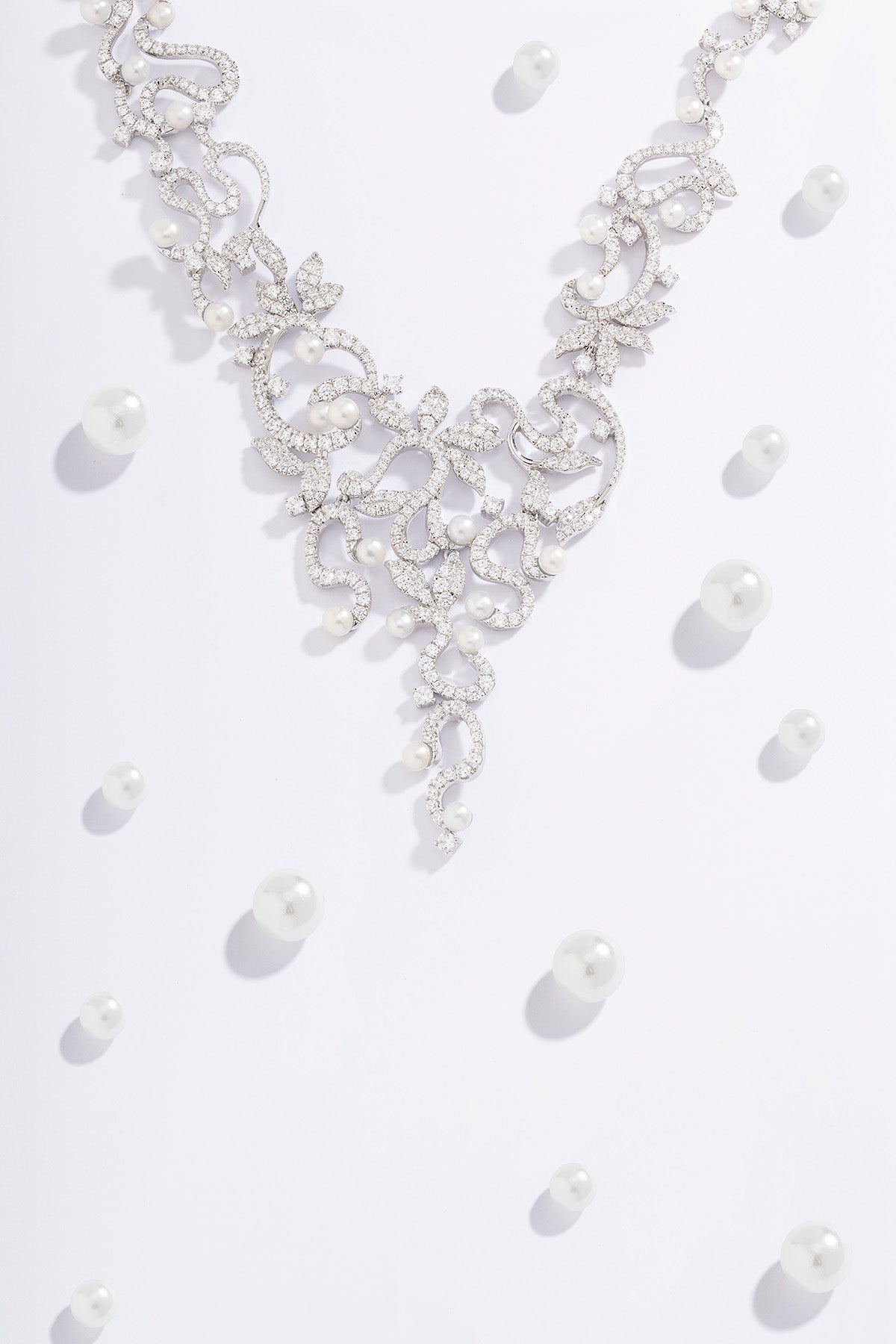 Collier Ajustable Fleurs avec perles - APM Monaco