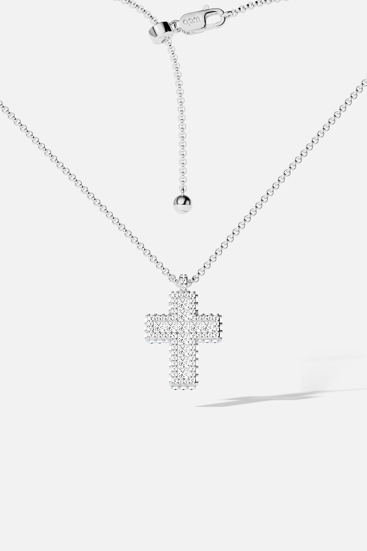 APM Monaco Collier Ajustable Croix Pavé en Argent