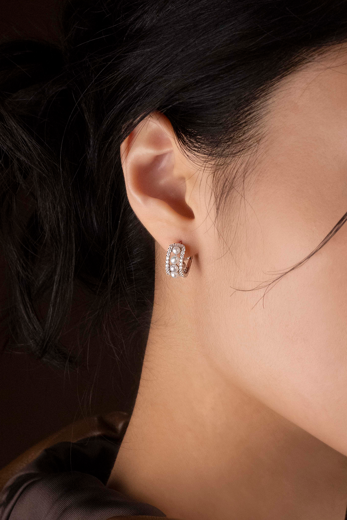 APM Monaco Petites Boucles d'Oreilles Créoles avec Perles en Argent