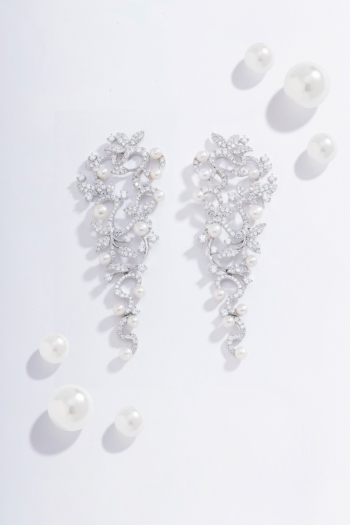 Longues Boucles d'oreilles Fleurs avec Perles - APM Monaco