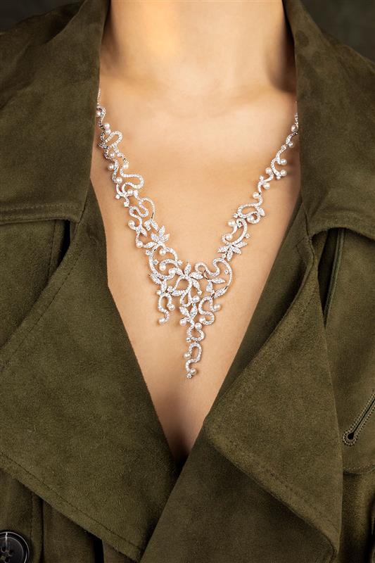Collier Ajustable Fleurs avec perles - APM Monaco