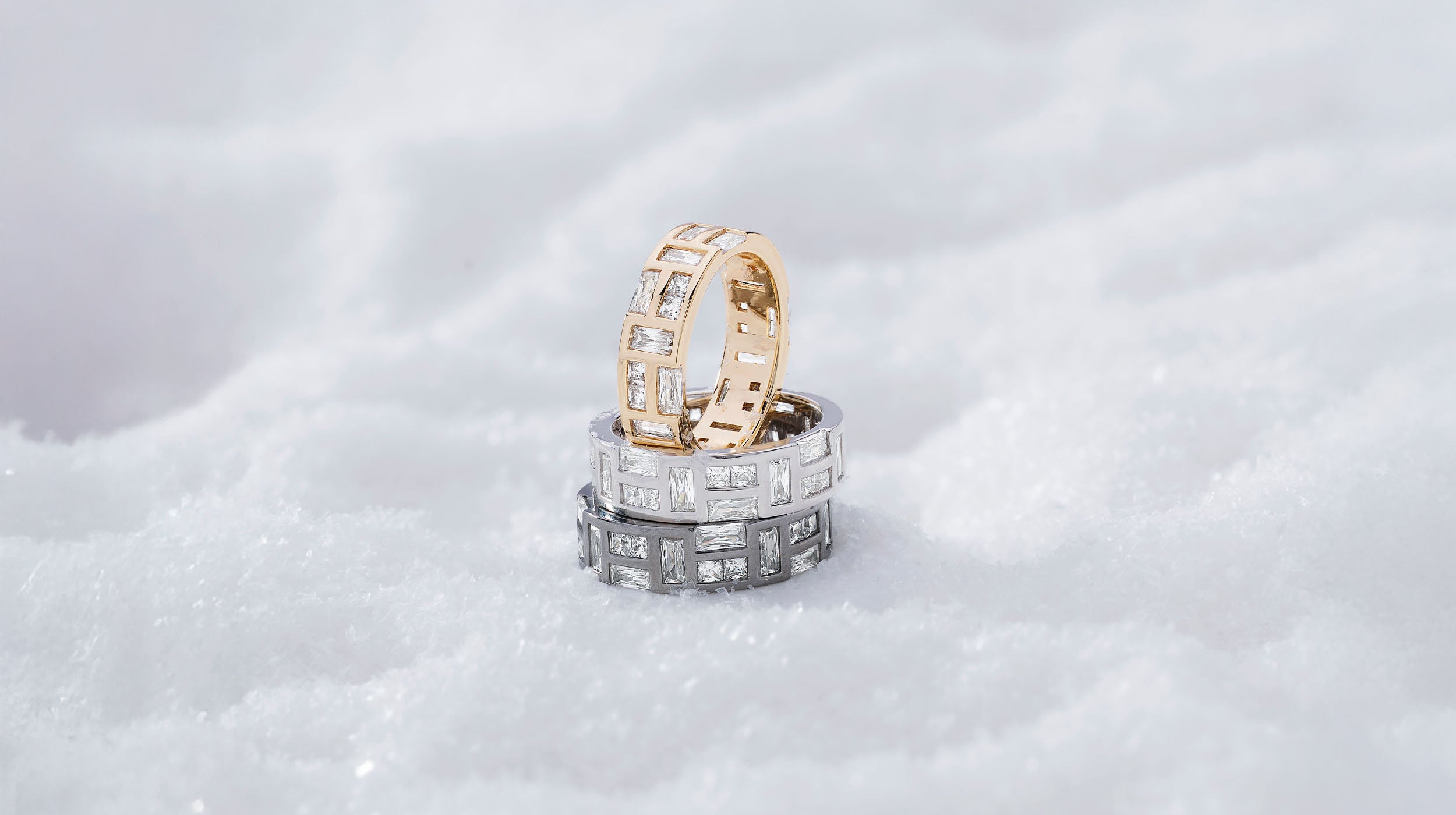 APM MONACO hiver labyrinth rings in yellow gold, silver and dark grey