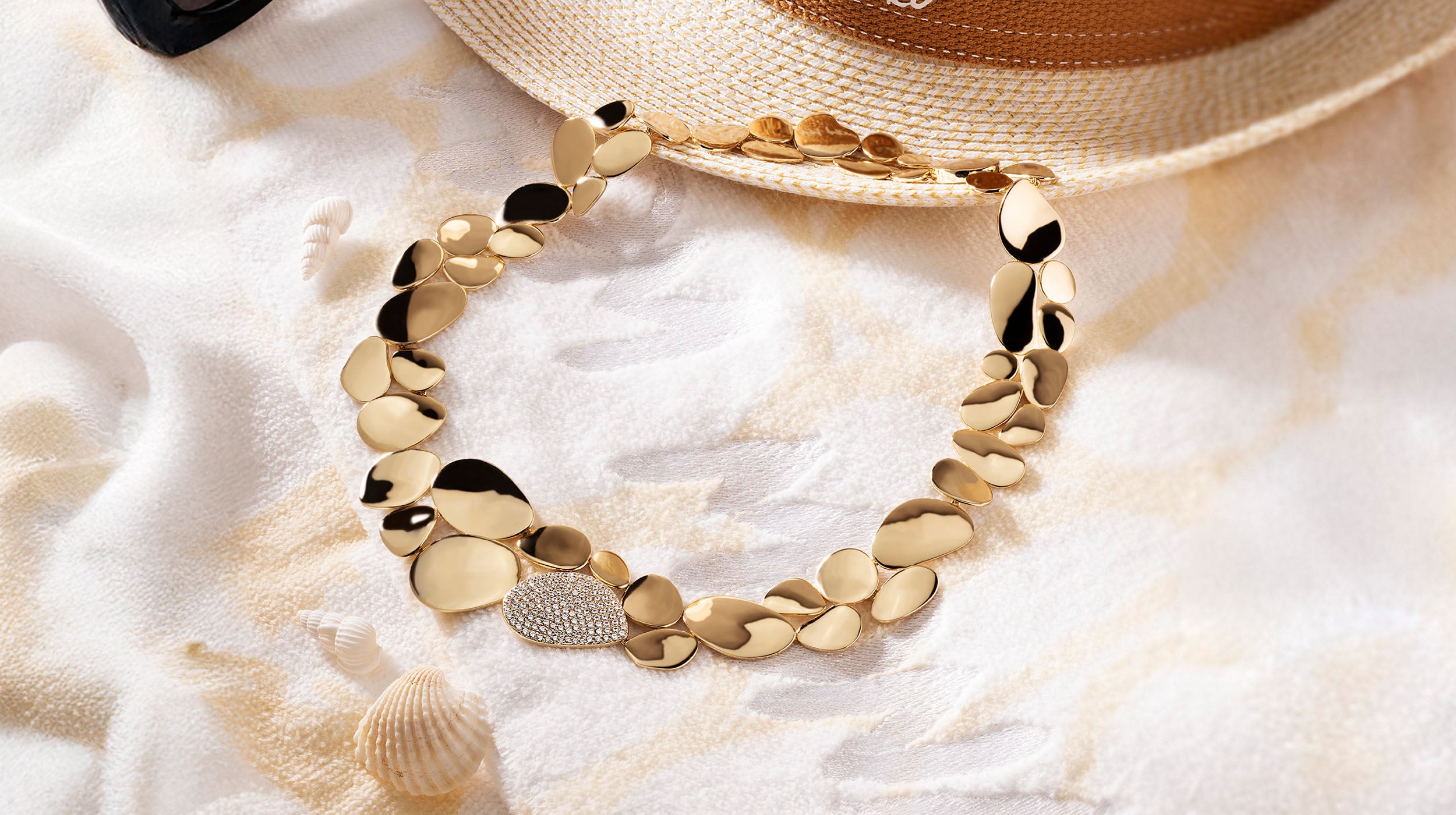 APM yellow gold necklace from Soleil collection