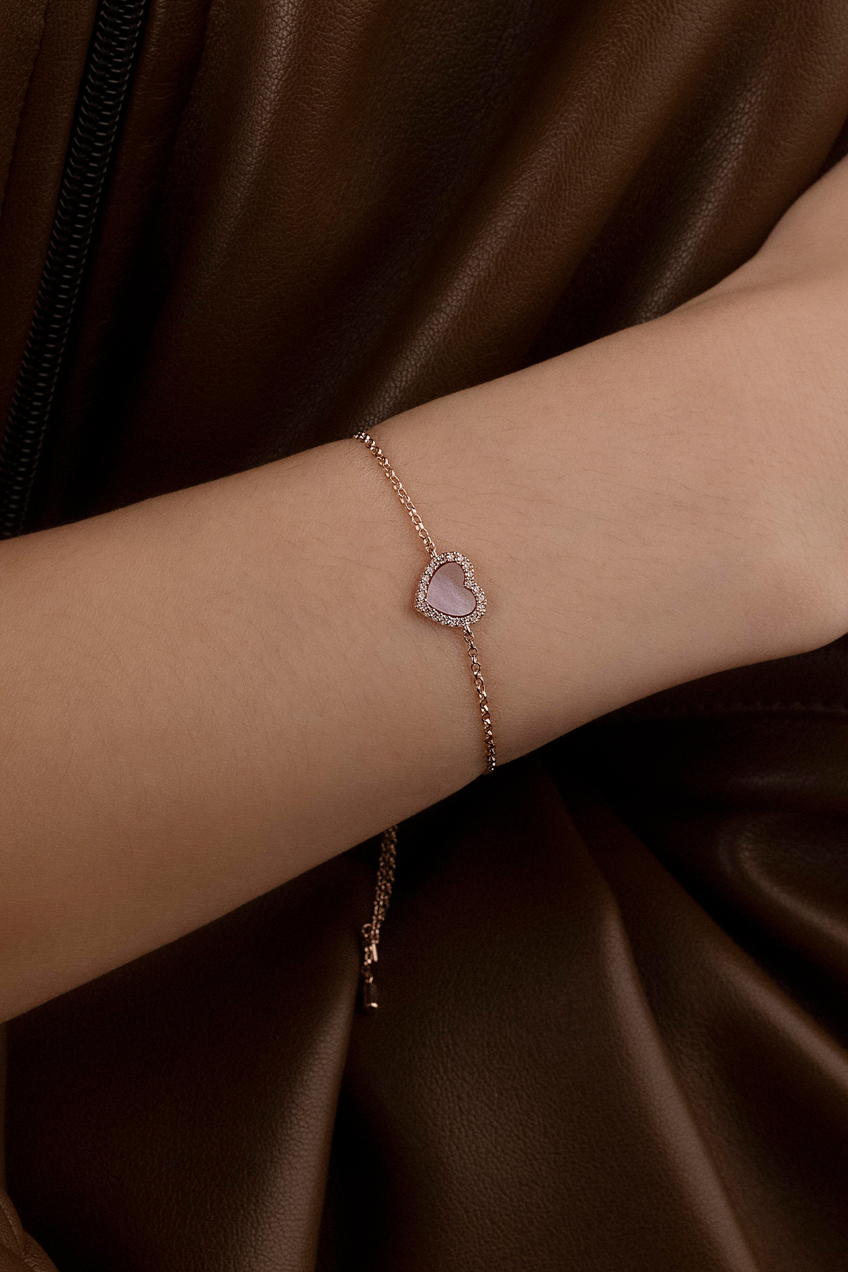 APM Monaco Bracelet Ajustable Cœur Nacre Rose en Or Rose