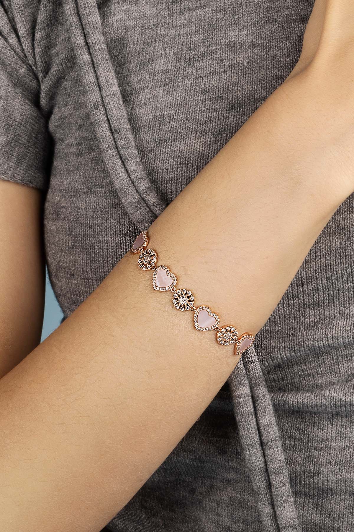 APM Monaco Bracelet Ajustable Cœurs Nacre Rose en Or Rose