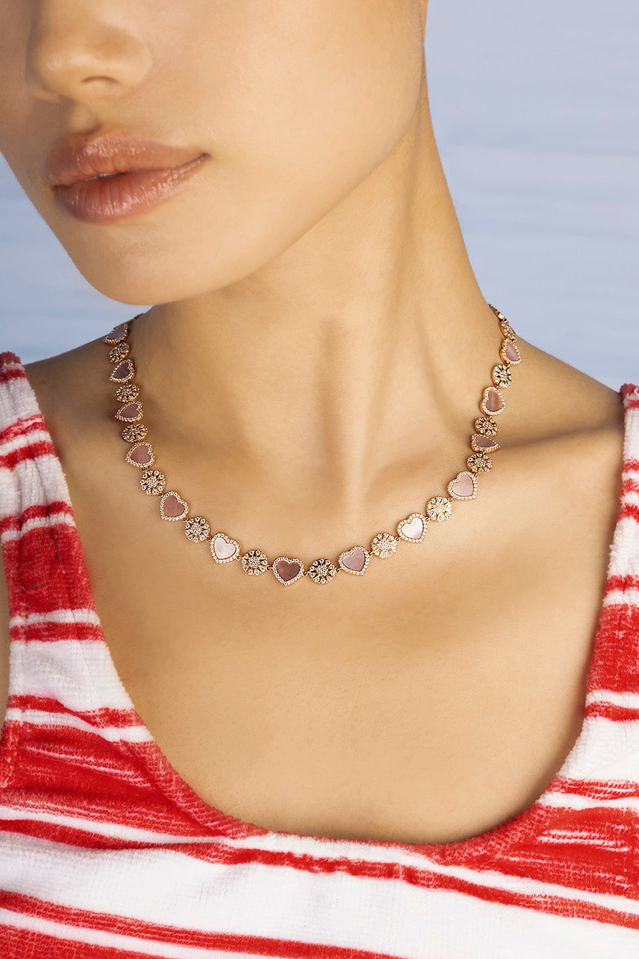 APM MONACO Collier Ajustable Cœurs Nacre Rose