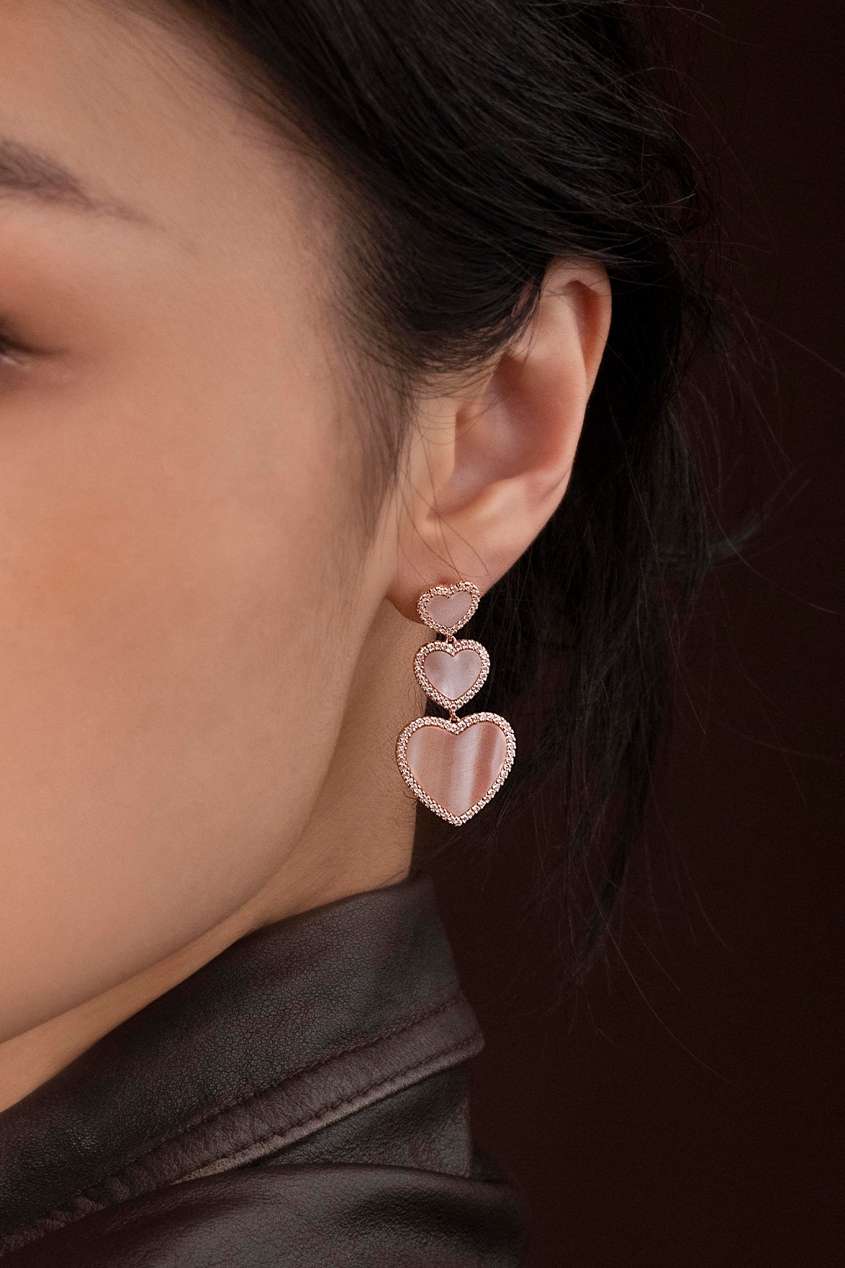 APM Monaco Boucles D'oreilles Cœur en Nacre Rose en Or Rose