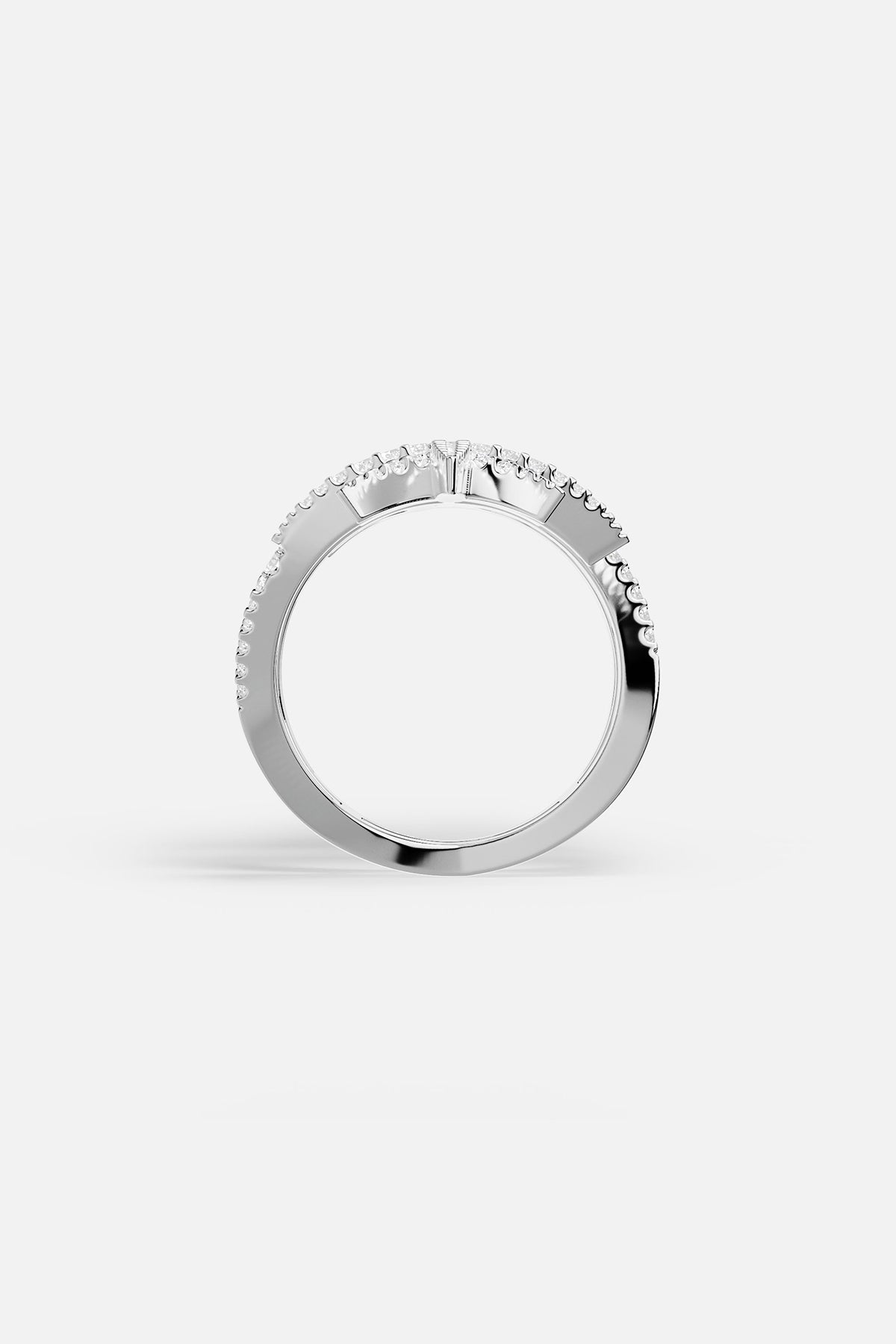 APM doublemeteorites silver ring with starshaped design on a white background