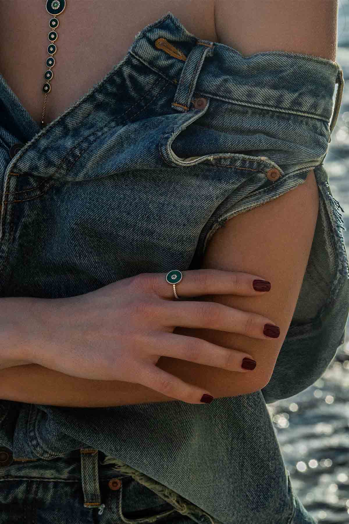 APM Monaco Bague Œil Porte-Bonheur Malachite en Or Jaune