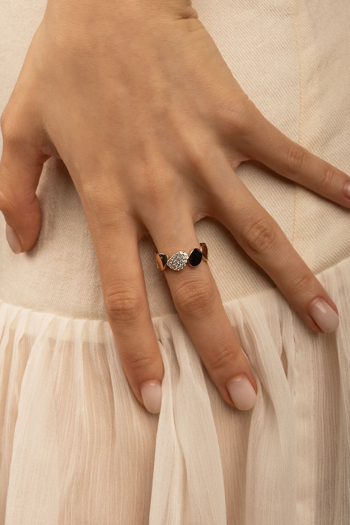 APM Monaco Bague Galet en Or Jaune