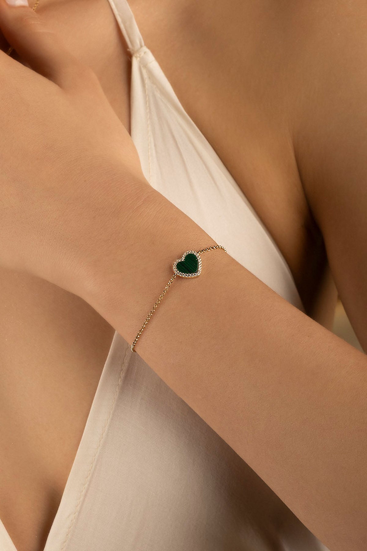 APM Monaco Bracelet Ajustable Cœur Malachite en Or Jaune