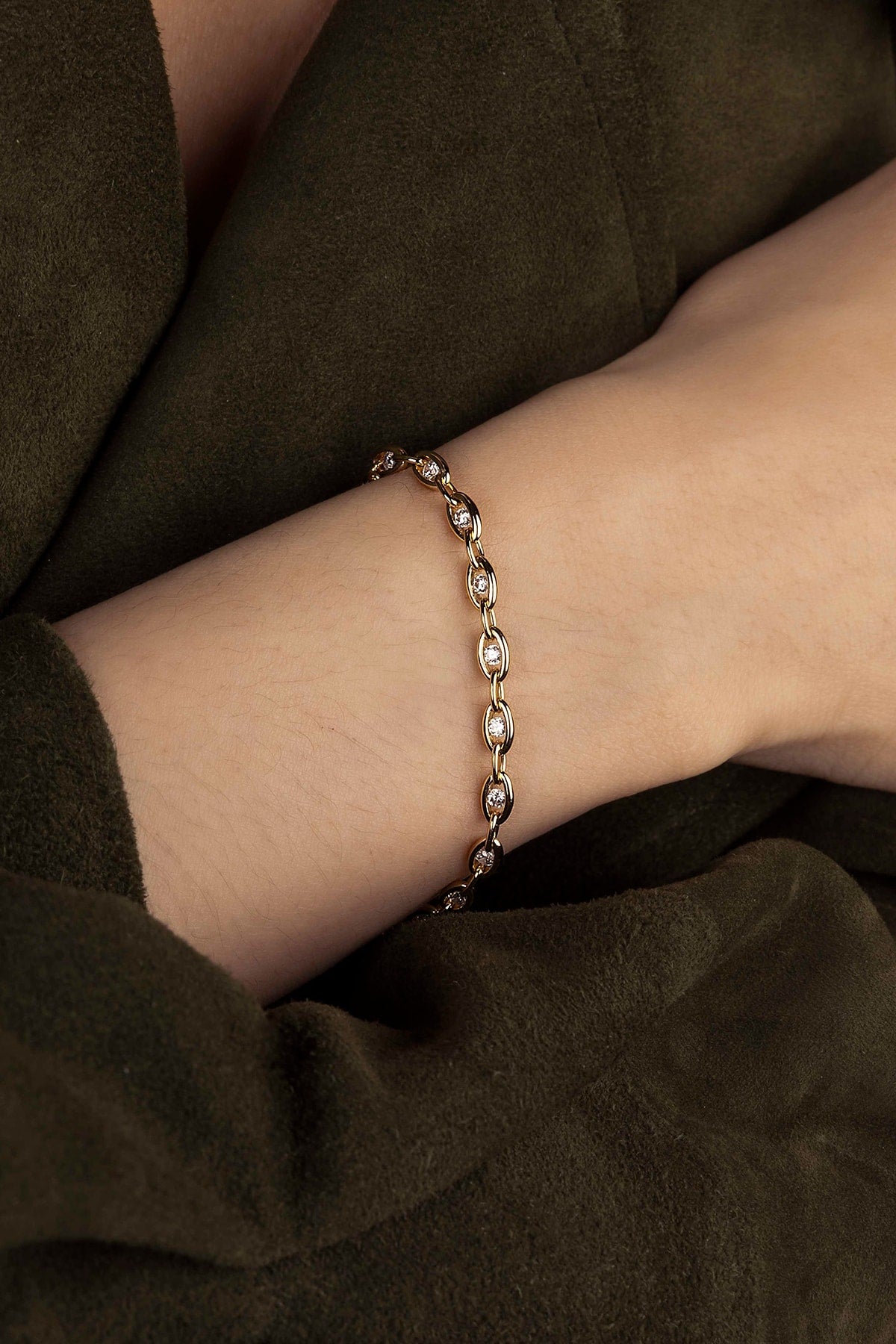 Bracelet Ajustable Chaîne Pavé APM Monaco en or jaune