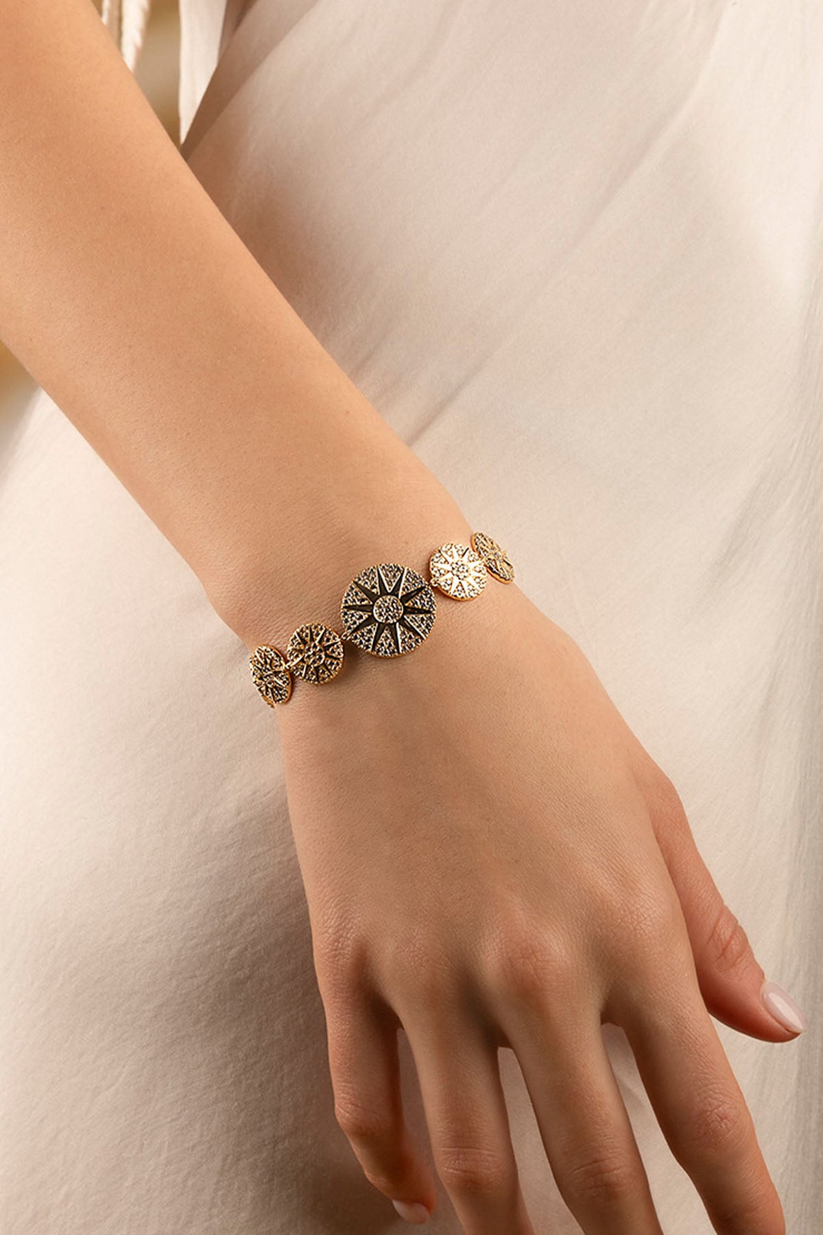 APM Monaco Bracelet Ajustable Soleil en Or jaune