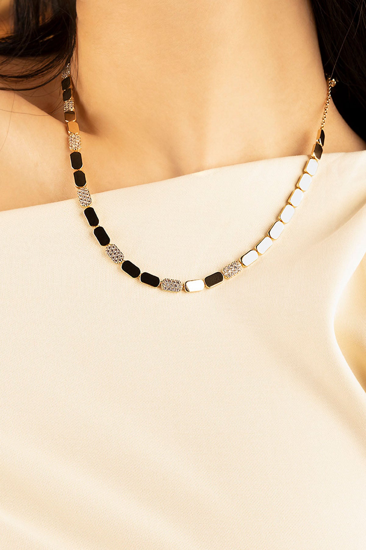 APM Monaco Collier Ajustable Or Jaune Pavé en Or Jaune