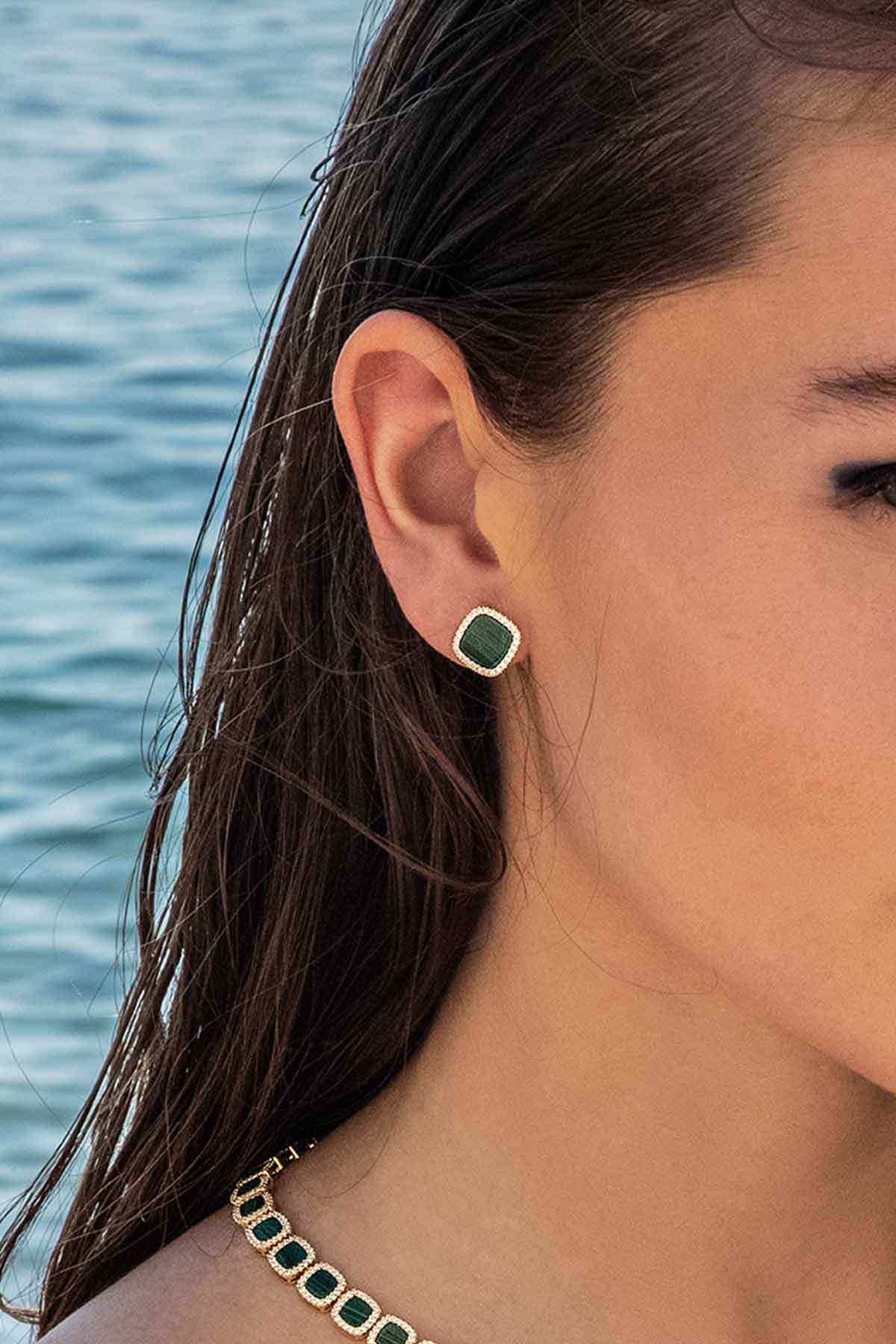 APM Monaco Clous d'Oreilles Malachite en Or Jaune