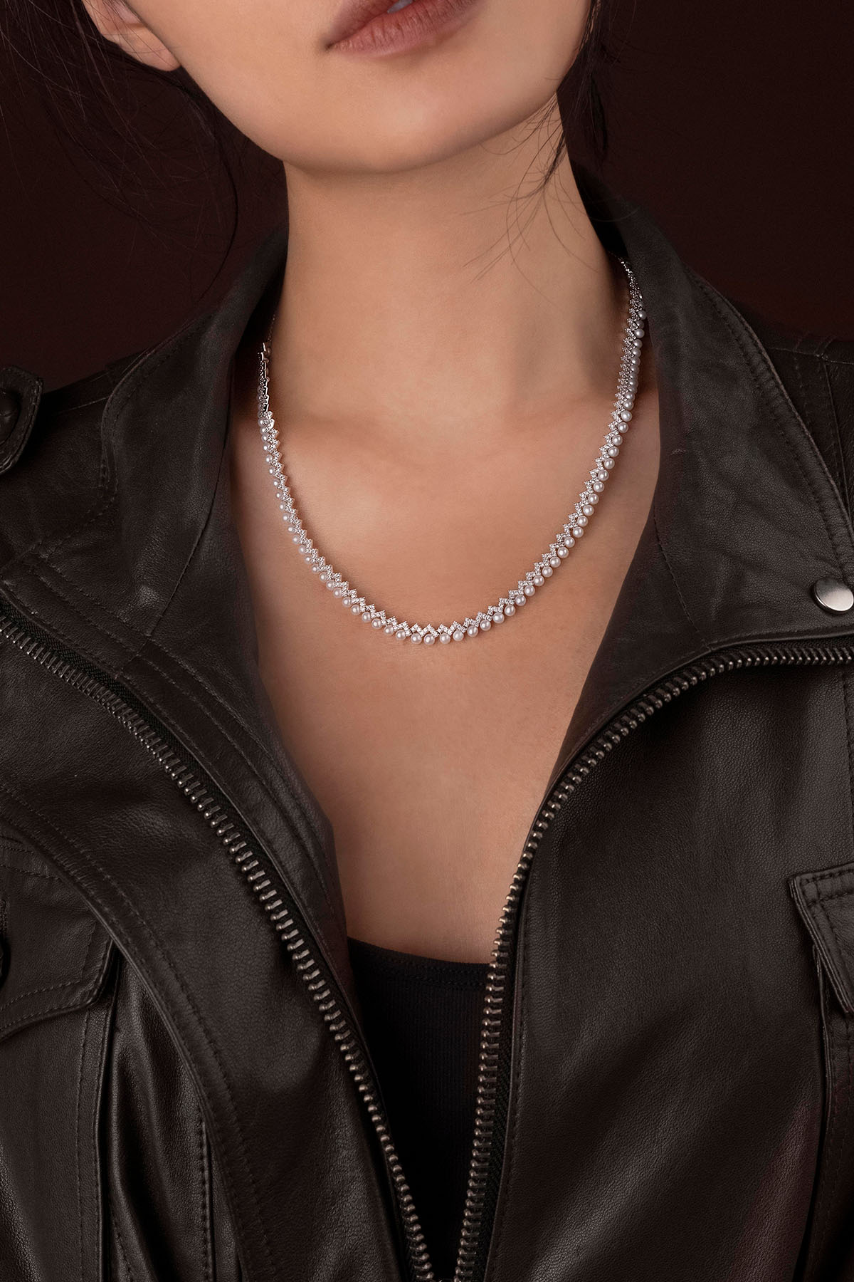 APM Monaco Collier Ajustable Up and Down avec Perles en Argent