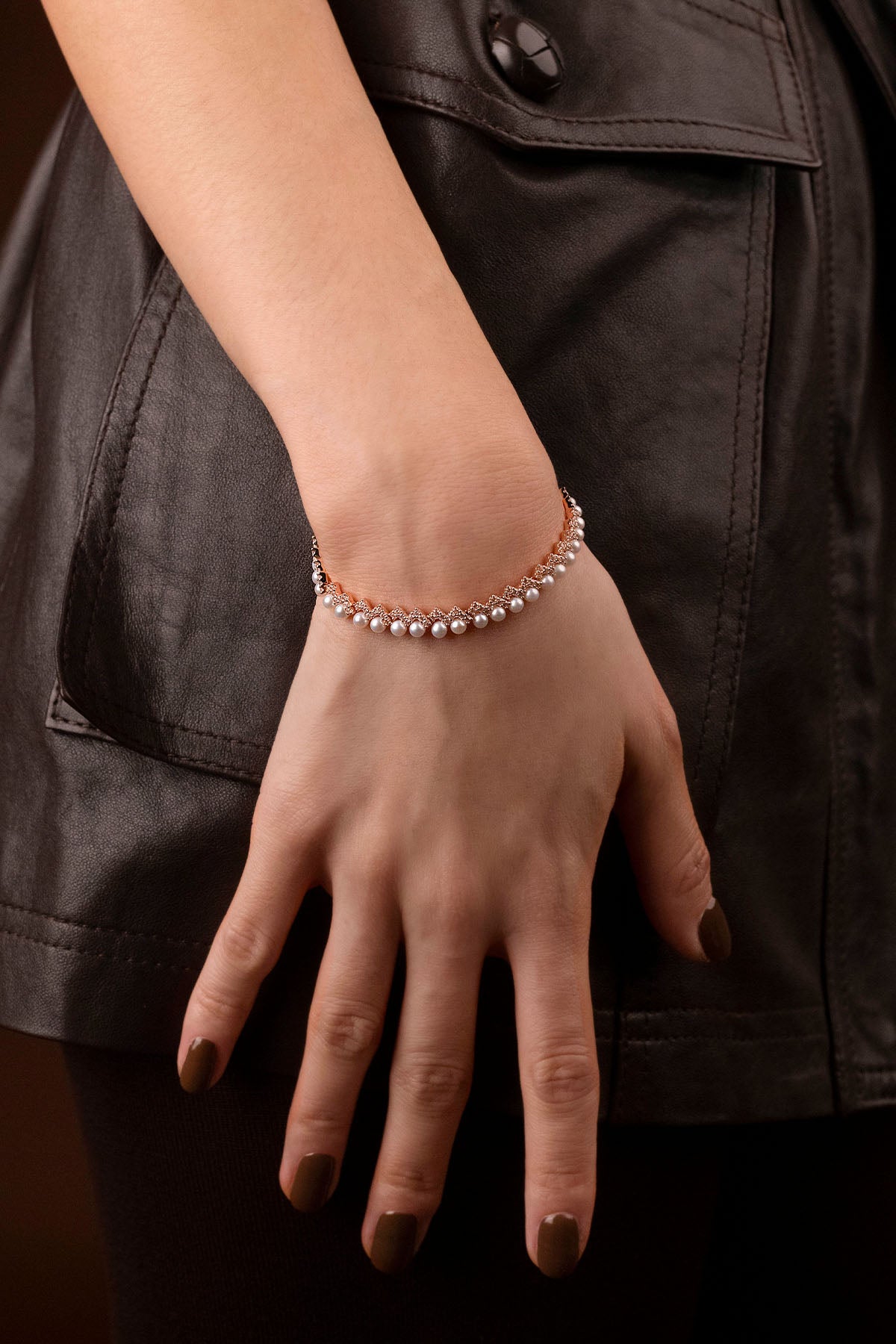 APM Monaco Bracelet Ajustable Up and Down avec Perles en Or Rose