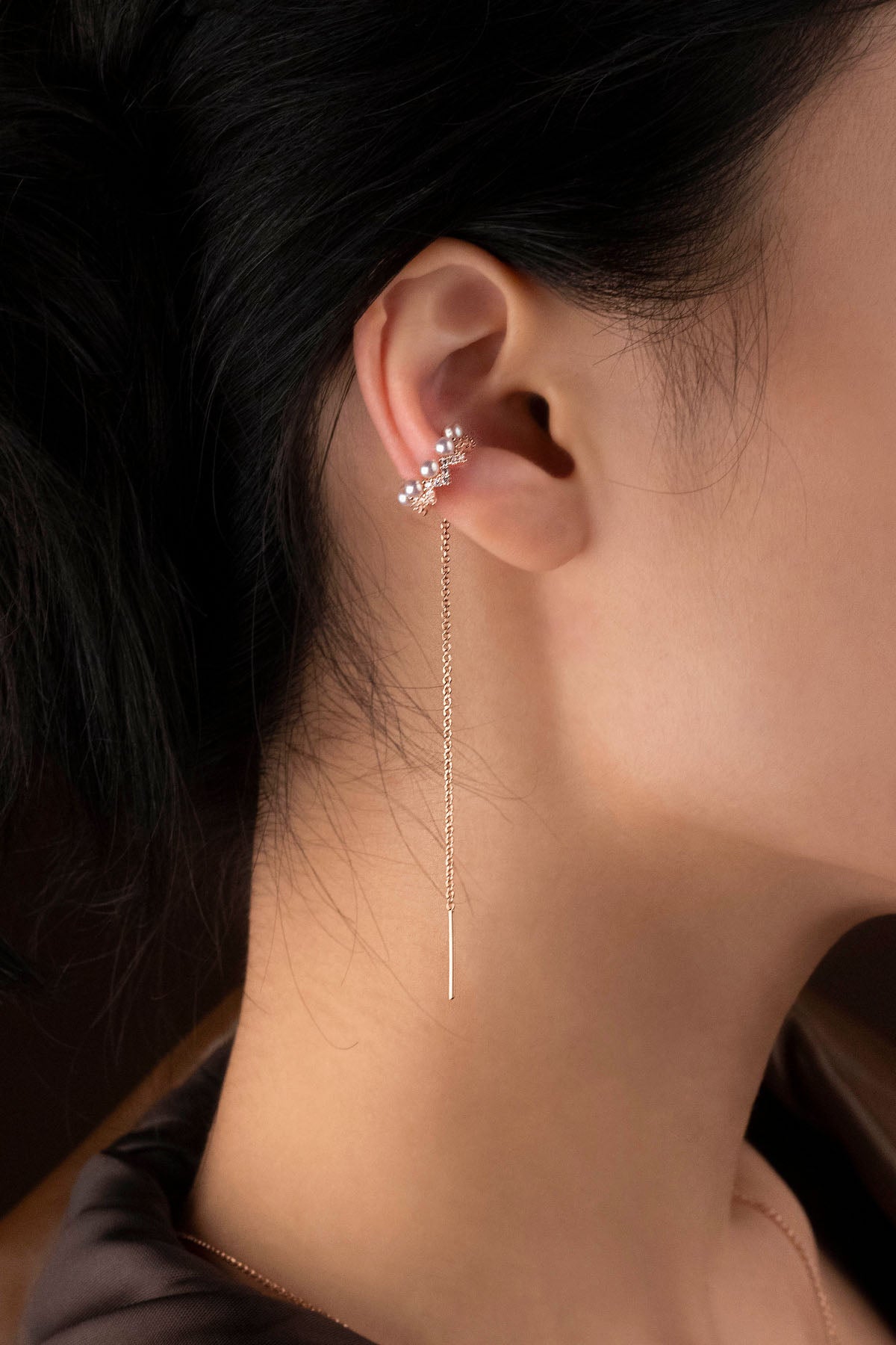 APM Monaco Boucles D'oreilles Ear Cuff Up and Down avec Chaînes en Or Rose