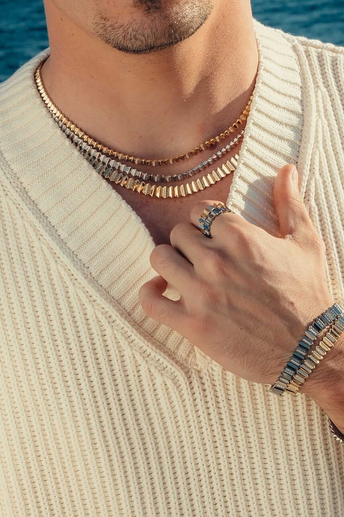 Collier Up and Down