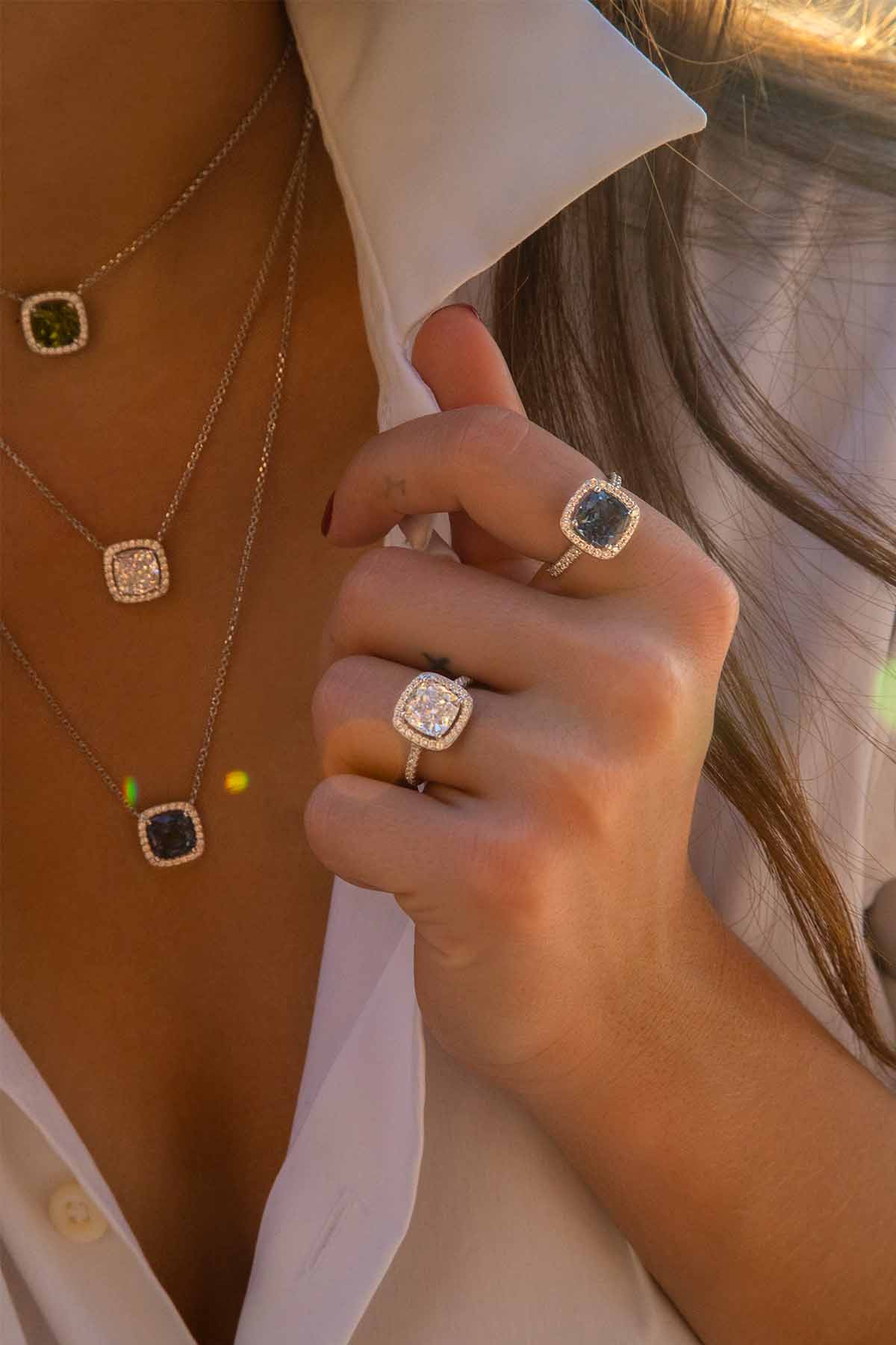 APM Monaco Bague Pavé Pierre Carrée Bleue en Argent Blanc