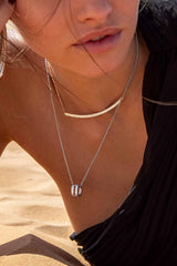 APM Monaco Collier Ajustable Fin Pavé en Argent Rose